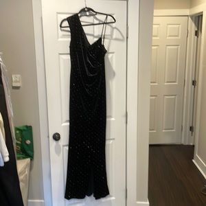 Long, 20s inspired velvet dress. Perfect for winter!